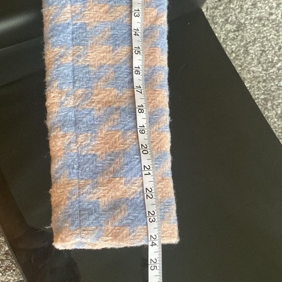 BLACK RIBBON women’s Medium Size light color coat. Keeps you warm and comfy - Picture 8 of 9